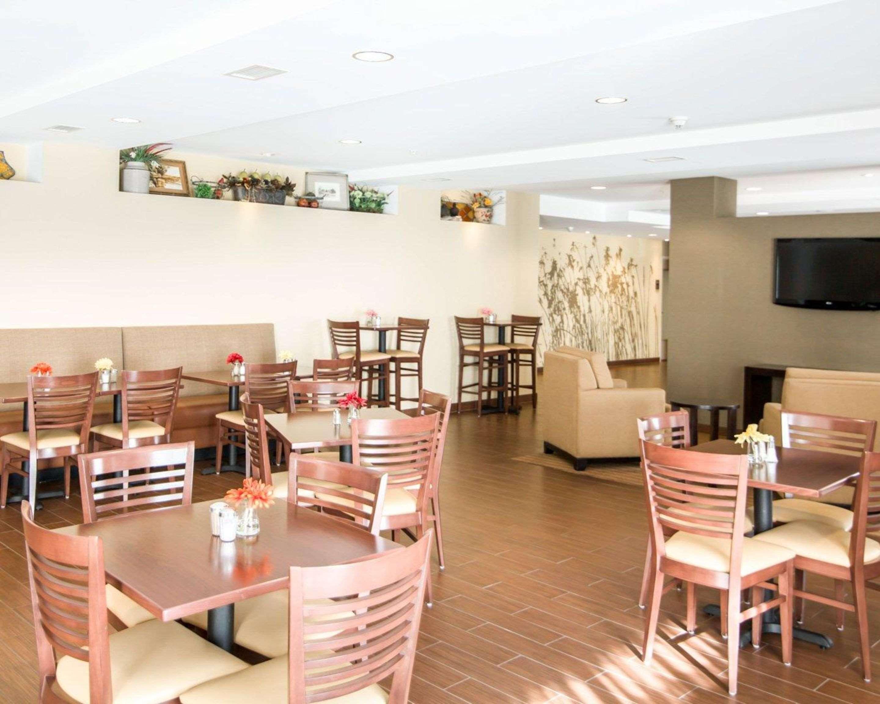 Sleep Inn & Suites Norton Bagian luar foto